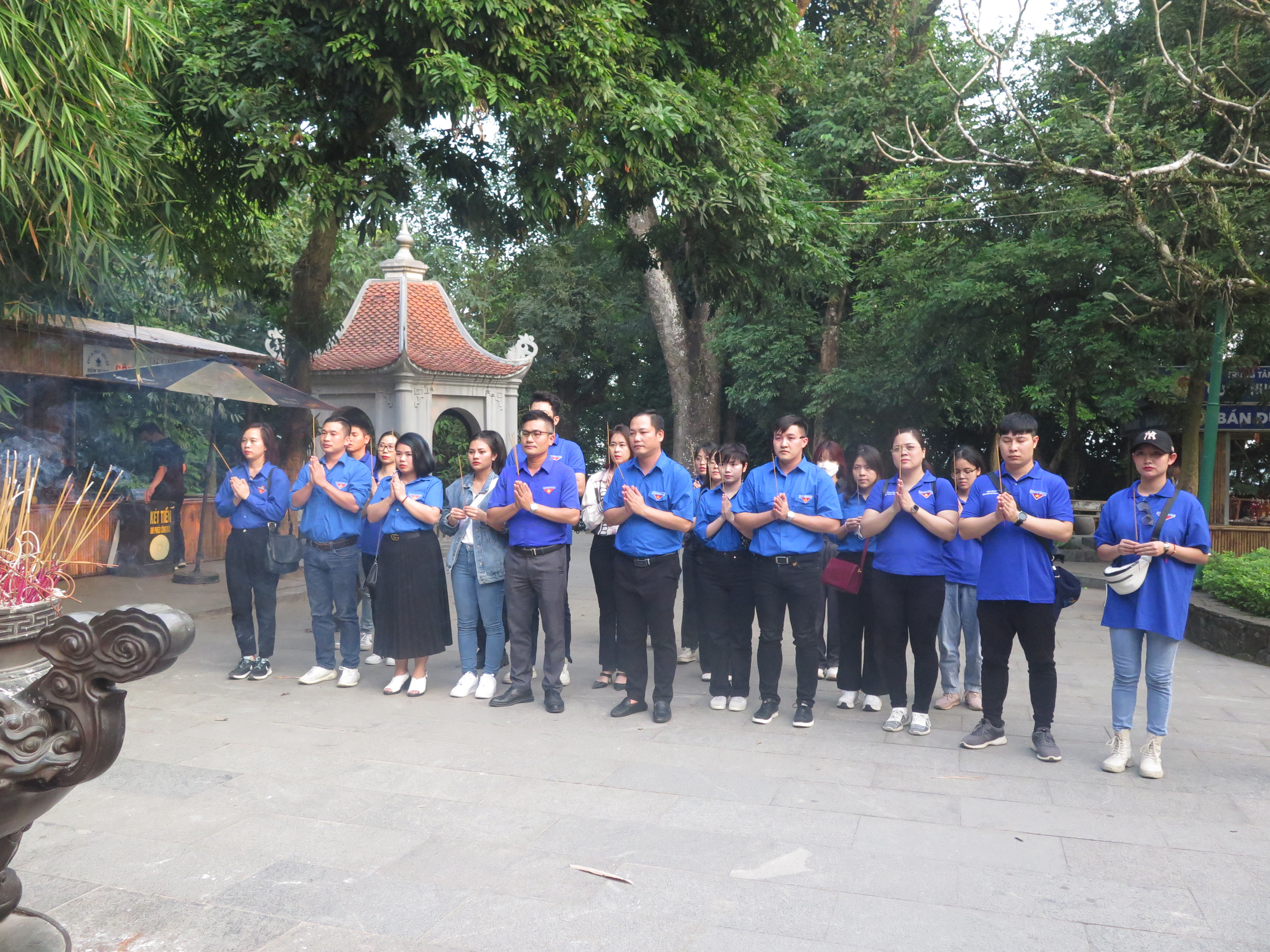 Đoàn thiện nguyện dâng hương tại Đền Hùng, Phú Thọ